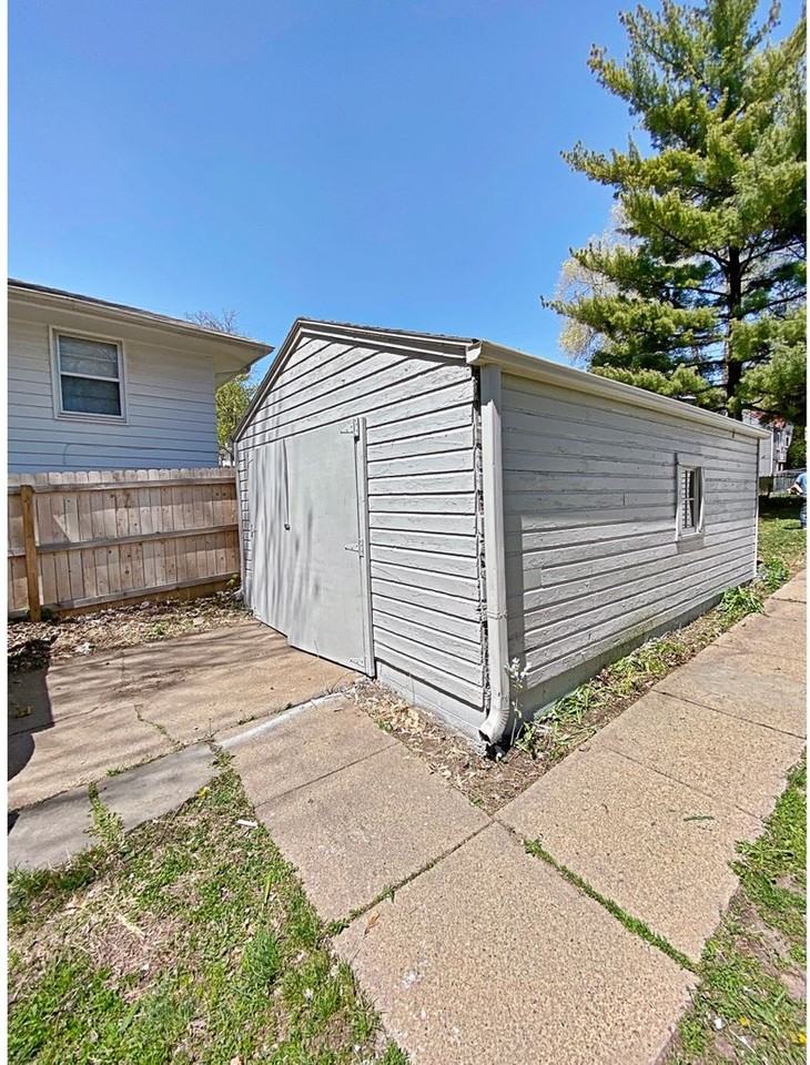 5648 Dorcas St - Photo 2 of 19