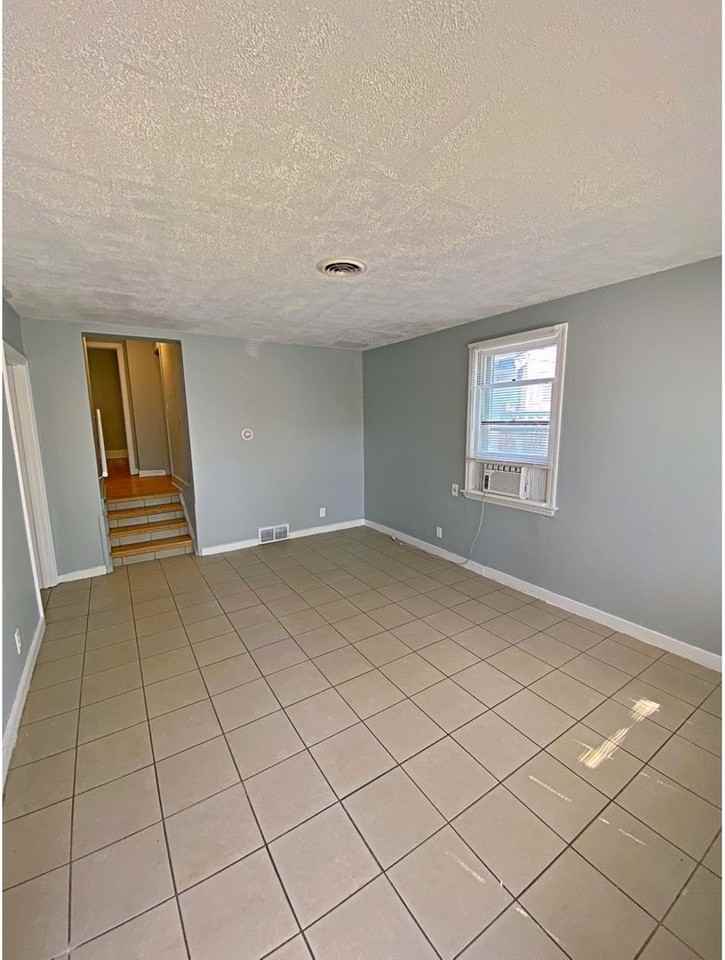 5648 Dorcas St - Photo 4 of 19