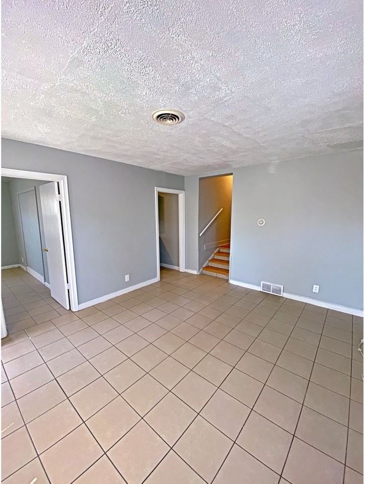 5648 Dorcas St - Photo 5 of 19