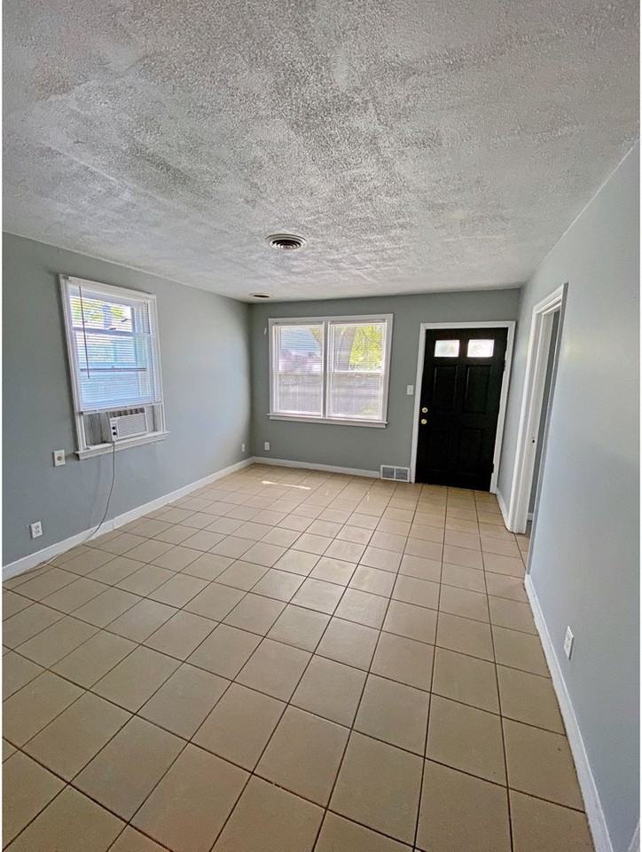 5648 Dorcas St - Photo 6 of 19