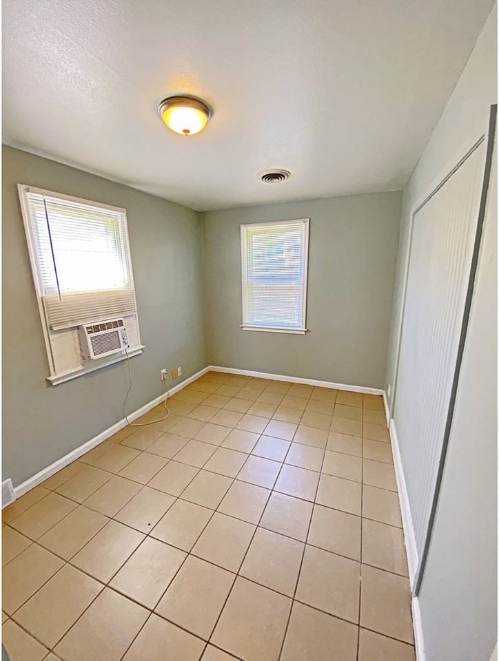 5648 Dorcas St - Photo 7 of 19
