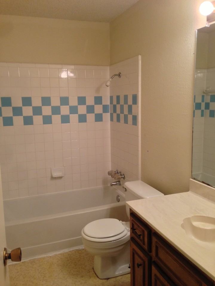 1404 Chapel Ridge Rd - Photo 3 of 9