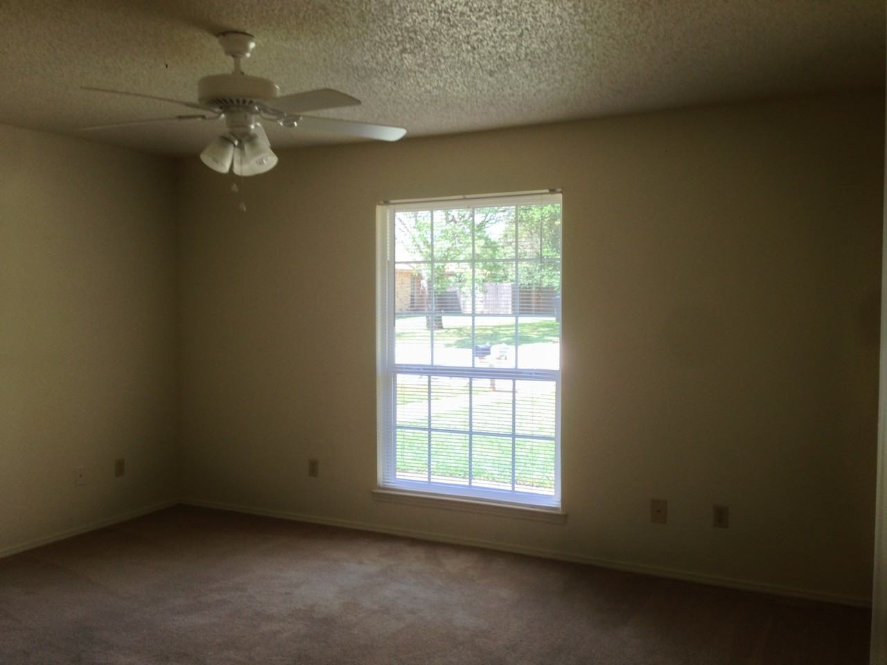 1404 Chapel Ridge Rd - Photo 4 of 9