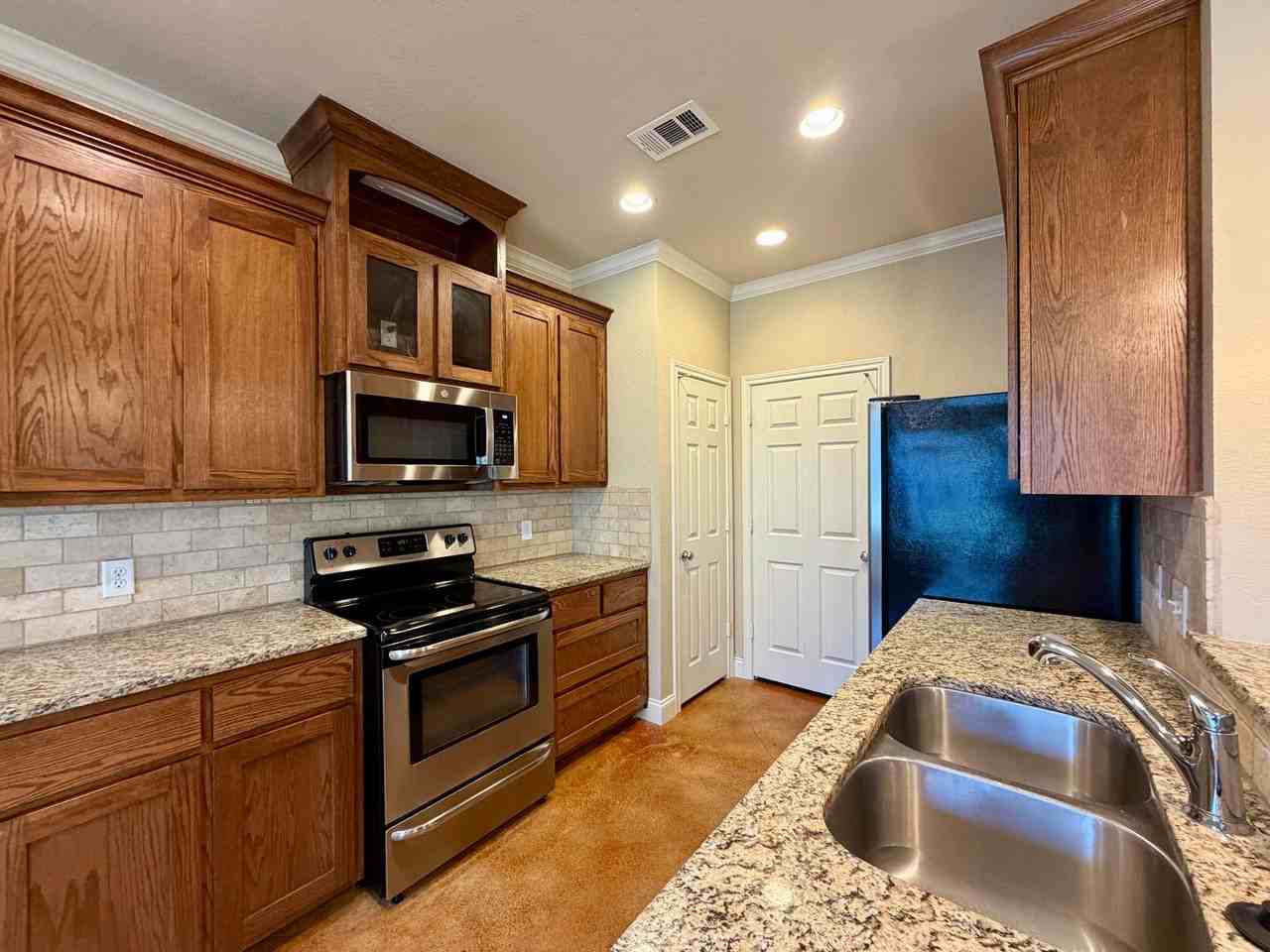 2915 Savannah Ct - Photo 7 of 15