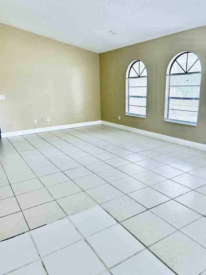 2949 N Covington Dr - Photo 7 of 28