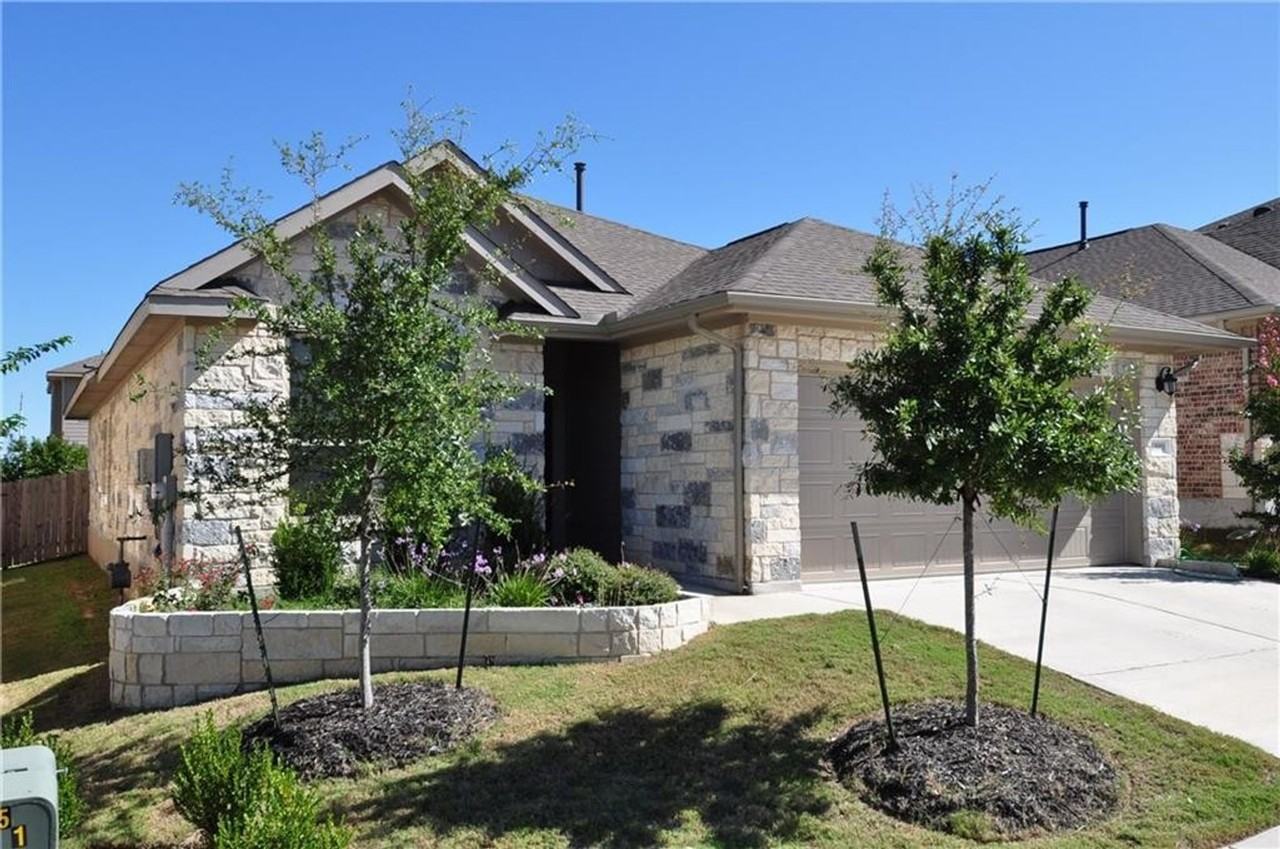 13911 Madrigal Ln - Photo 2 of 17