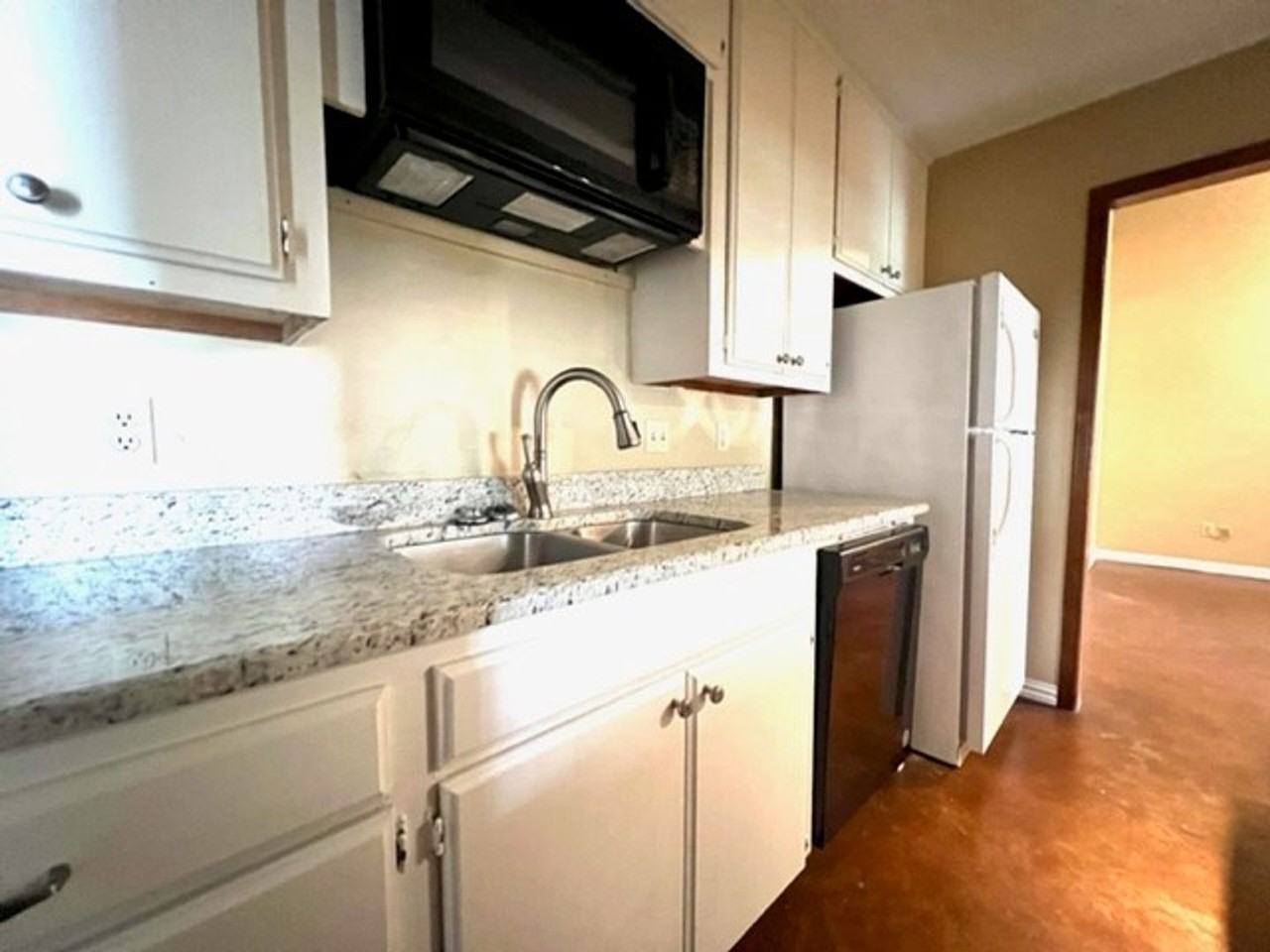 808 Peregrine Dr - Photo 5 of 18