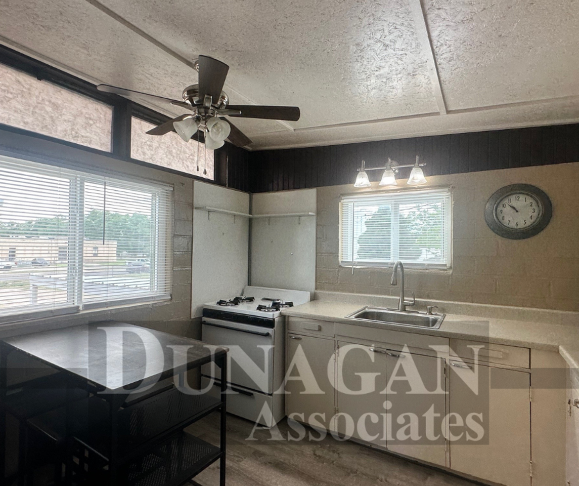 505 N Halagueno St #B - Photo 3 of 8