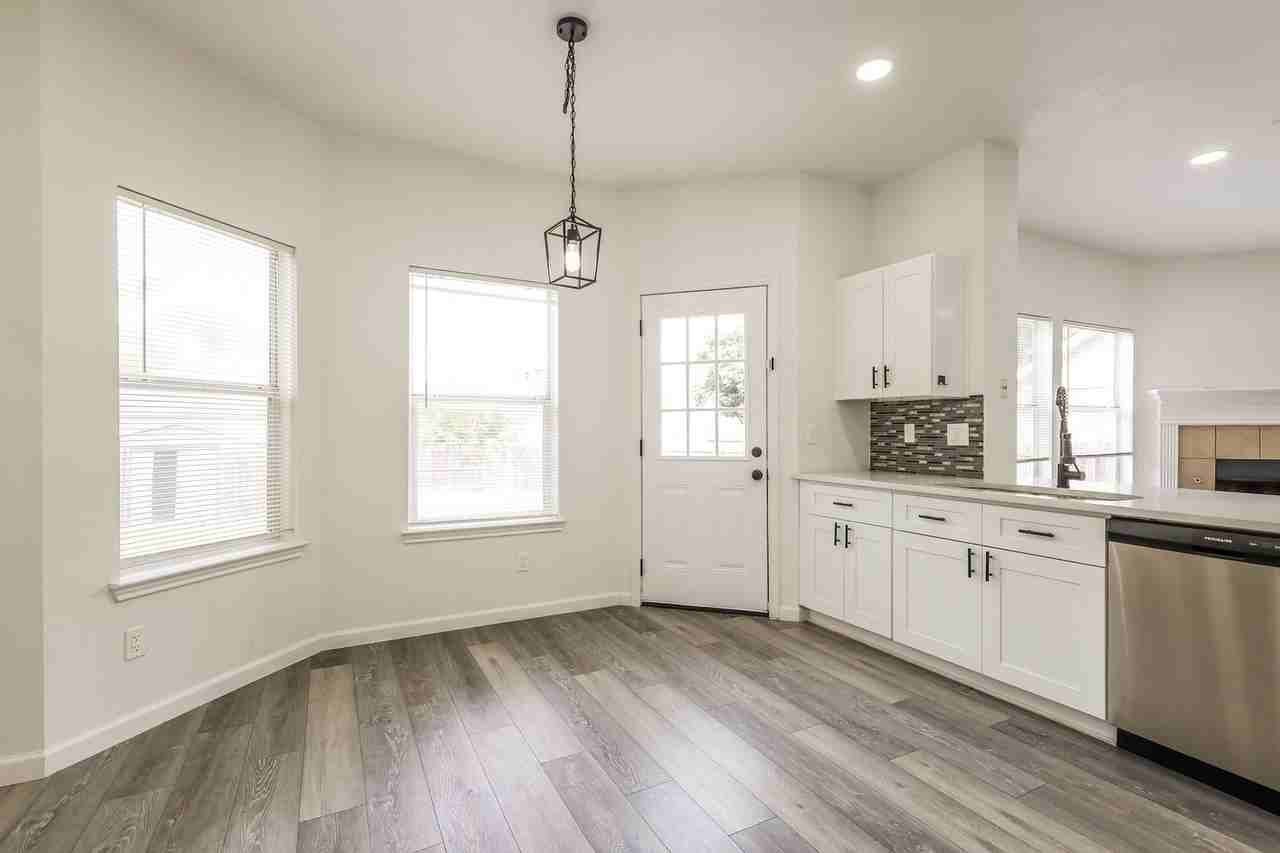 4604 Summit Hill Dr - Photo 5 of 17