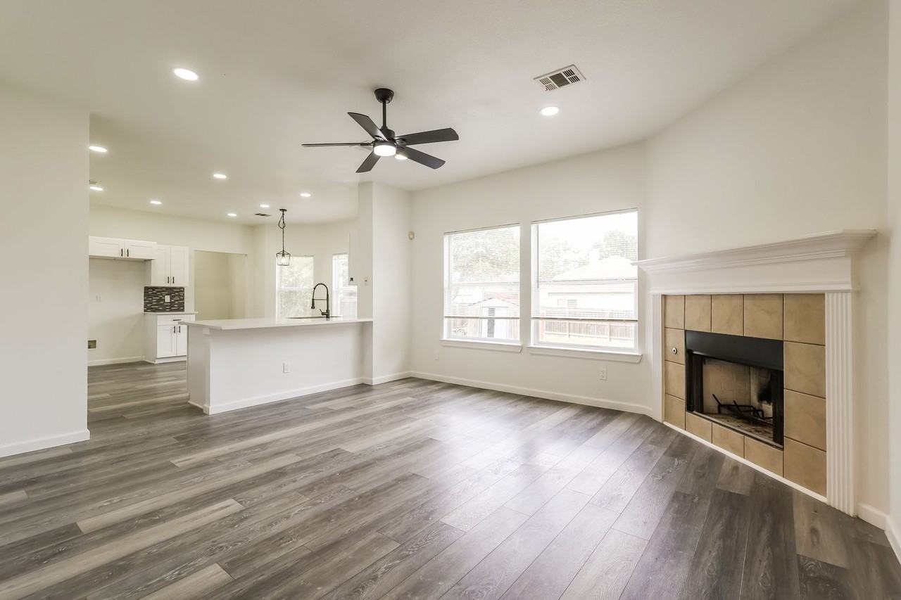 4604 Summit Hill Dr - Photo 6 of 17