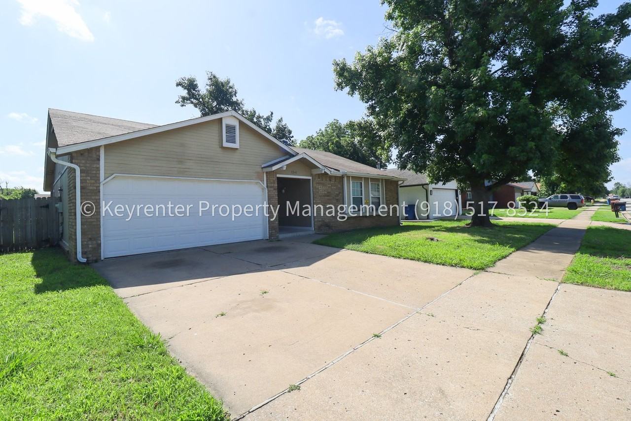 1541 S 137th East Ave - Photo 3 of 30