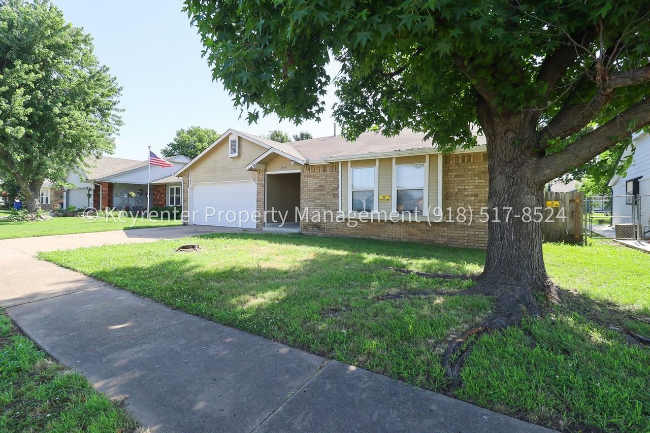 1541 S 137th East Ave - Photo 4 of 30