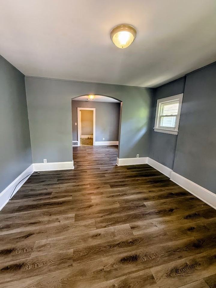 751 Merton Ave - Photo 3 of 14