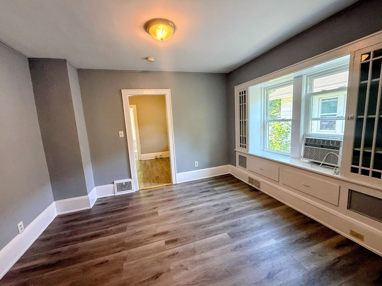 751 Merton Ave - Photo 4 of 14