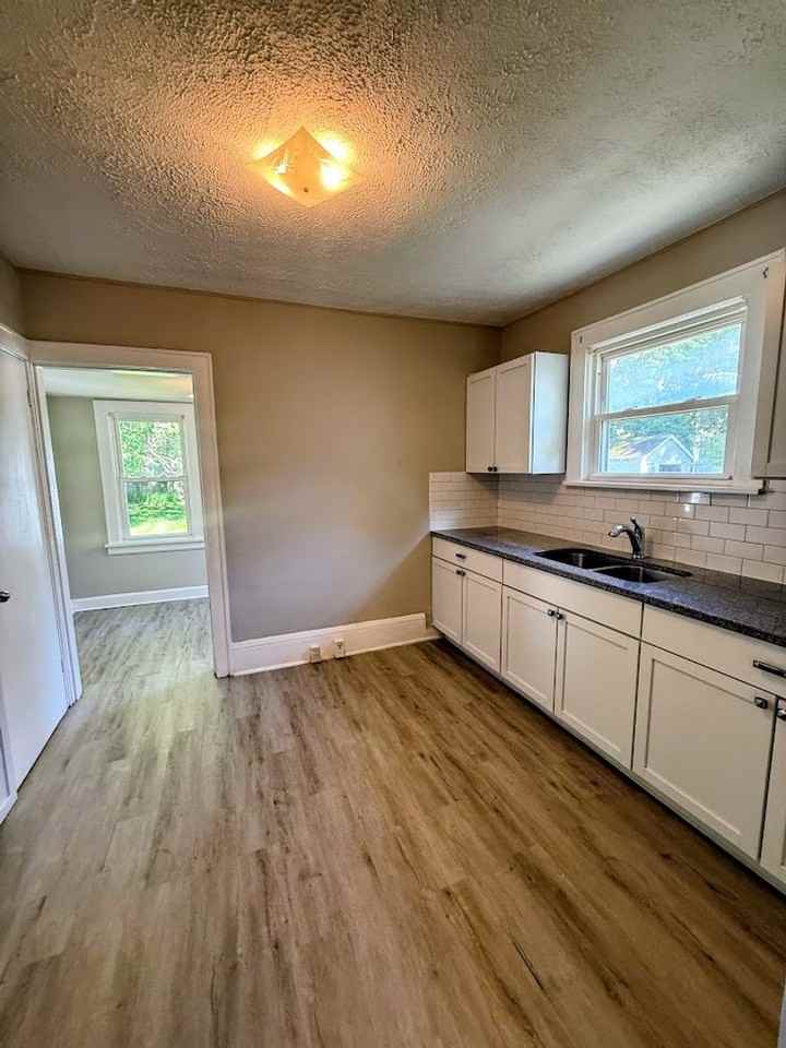 751 Merton Ave - Photo 6 of 14