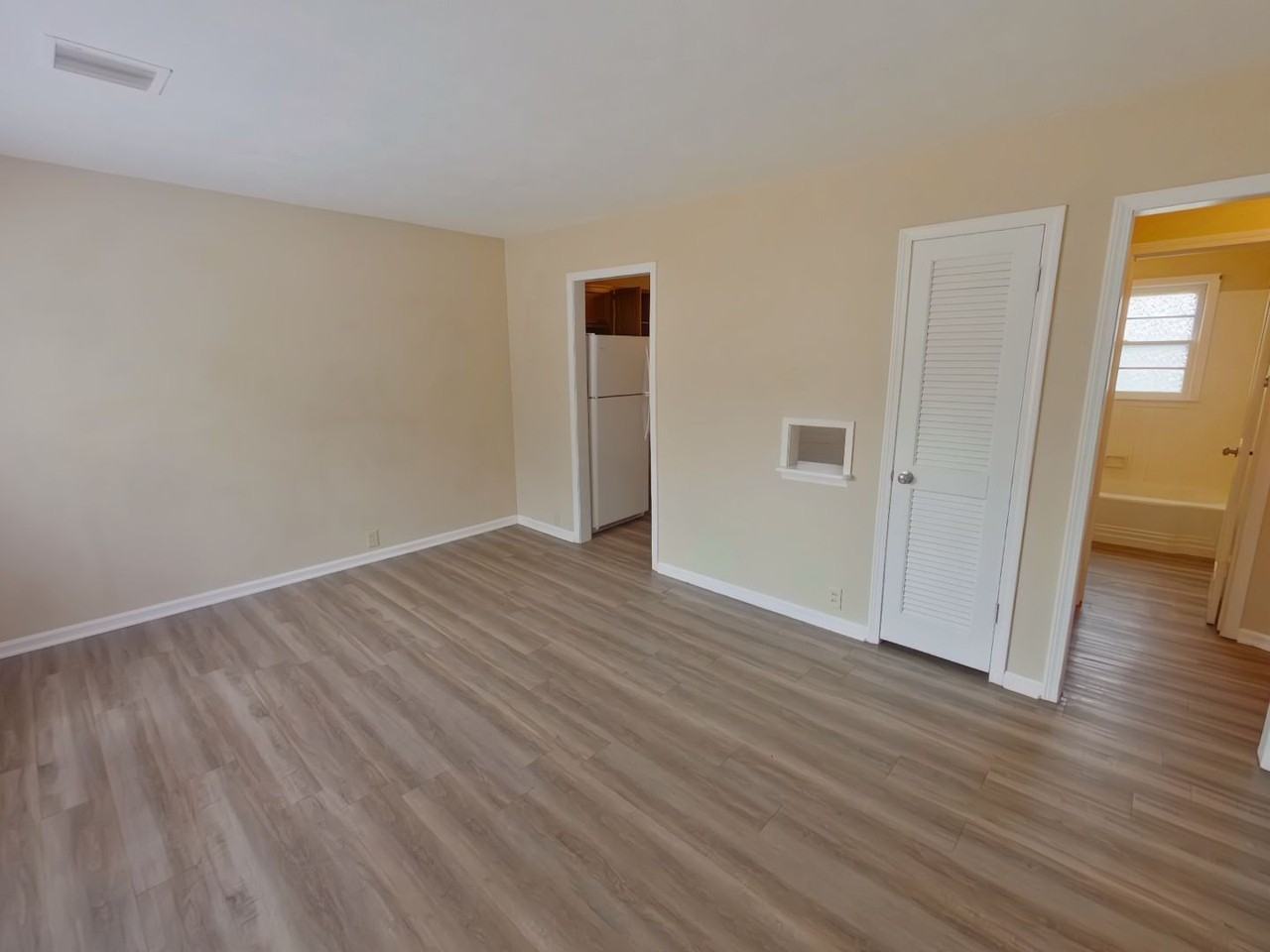 1548 N Pinecrest St - Photo 2 of 7