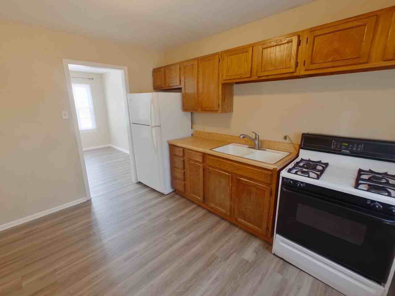 1548 N Pinecrest St - Photo 4 of 7