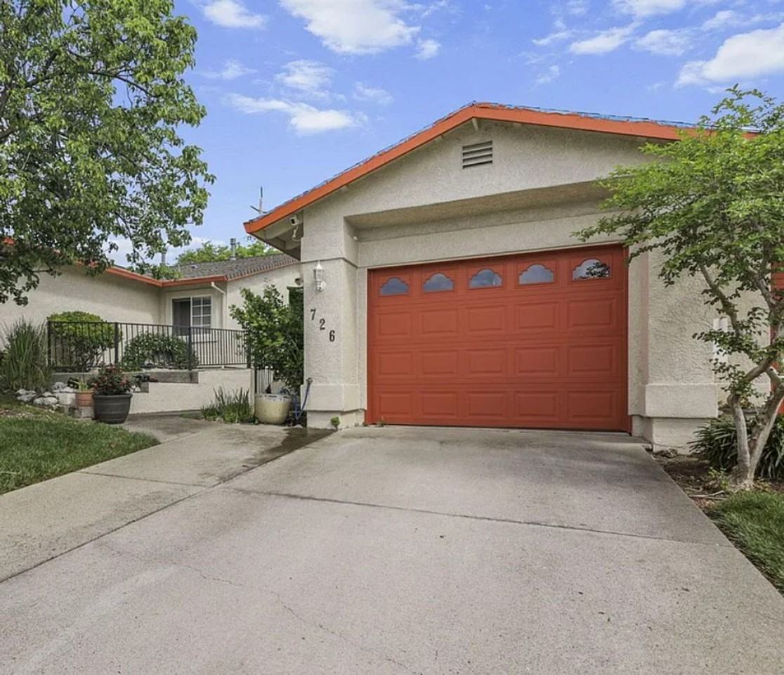 726 Stonebriar Trl - Photo 2 of 2