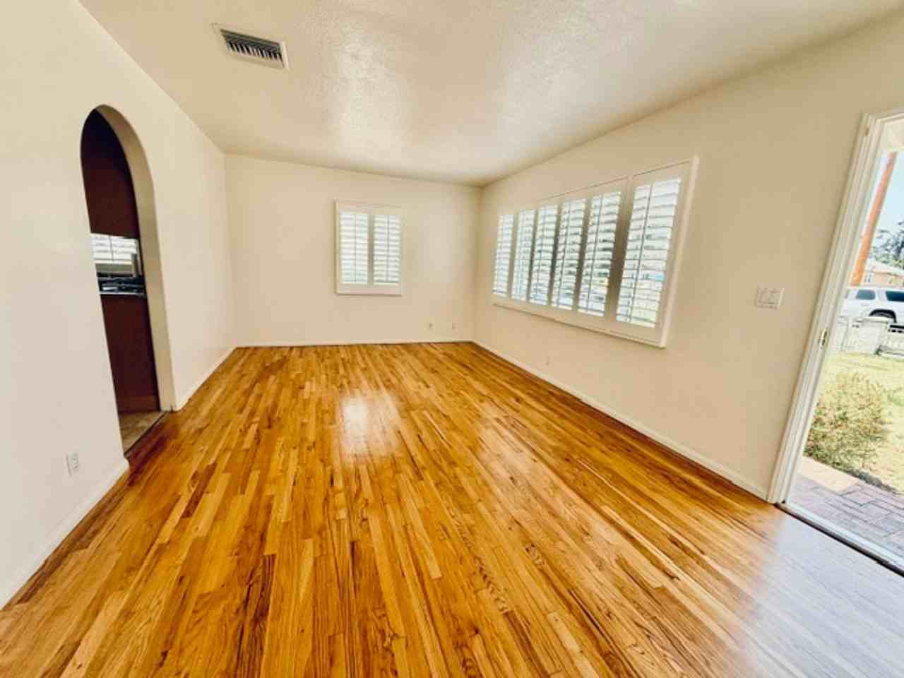 11126 Daines Dr - Photo 3 of 12