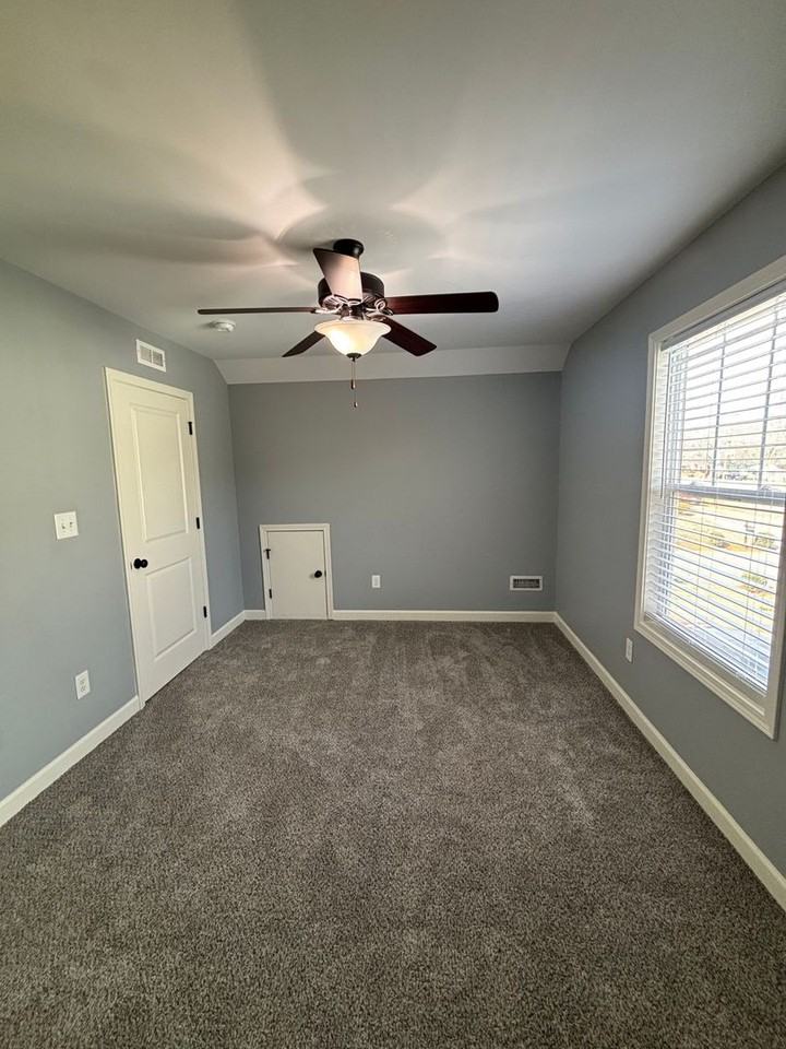 221 Wardlaw St - Photo 5 of 12