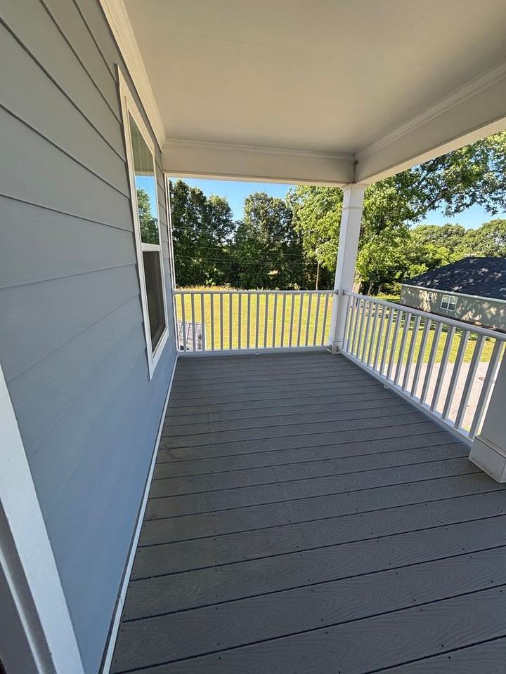 302 Royalview Dr - Photo 2 of 10