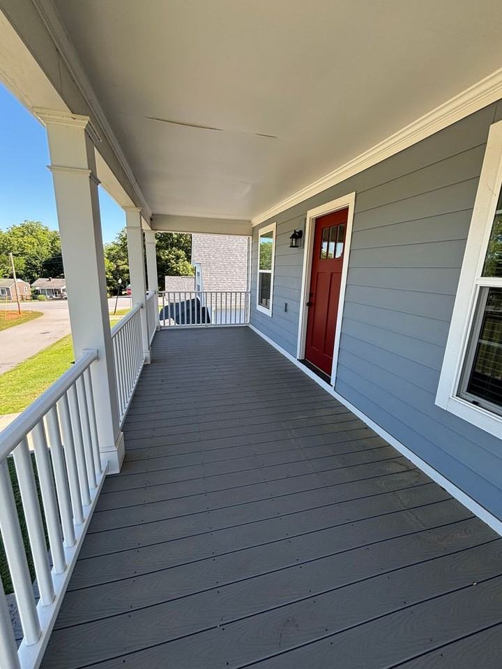 302 Royalview Dr - Photo 3 of 10