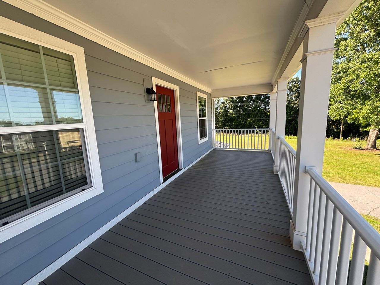 302 Royalview Dr - Photo 4 of 10