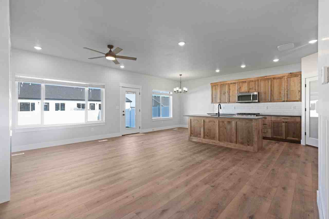 656 Jeanine Dr - Photo 3 of 50