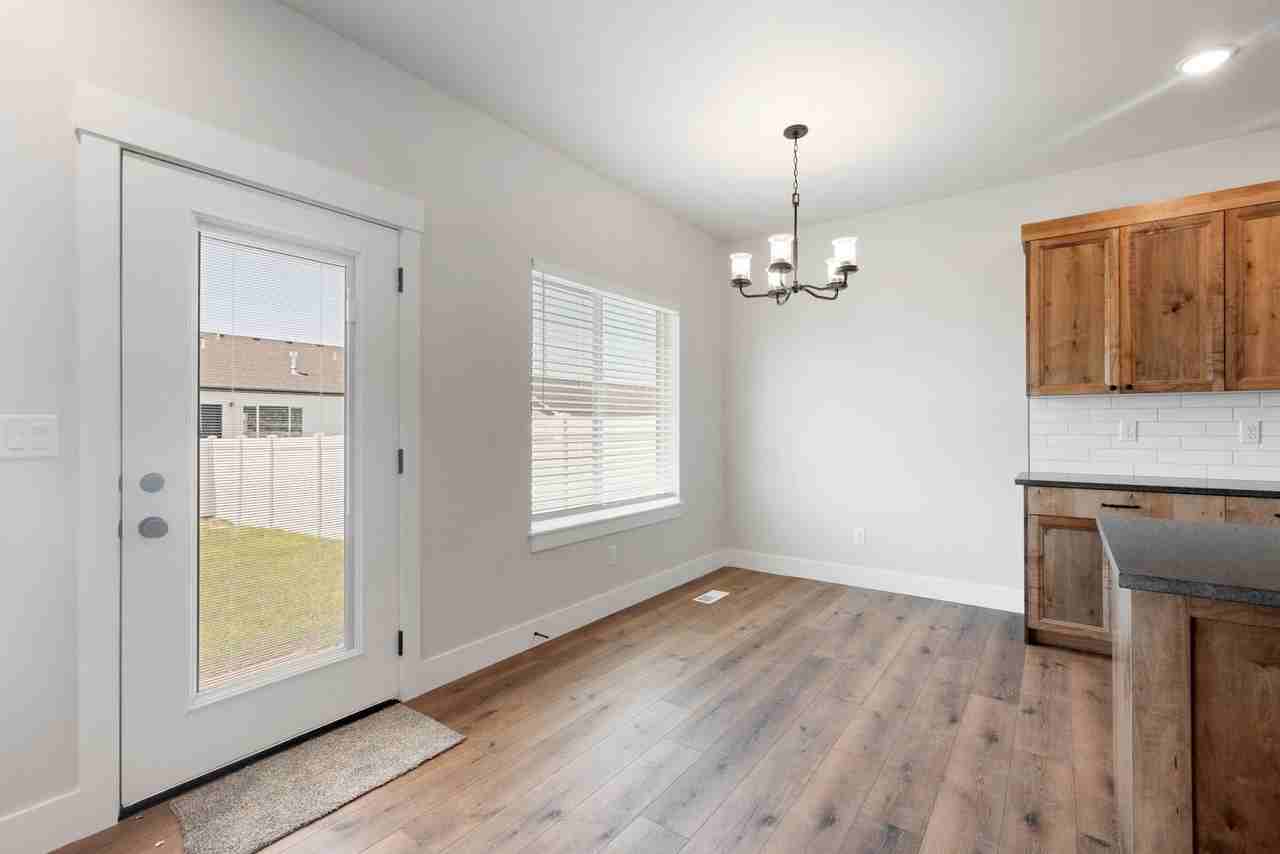 656 Jeanine Dr - Photo 7 of 50