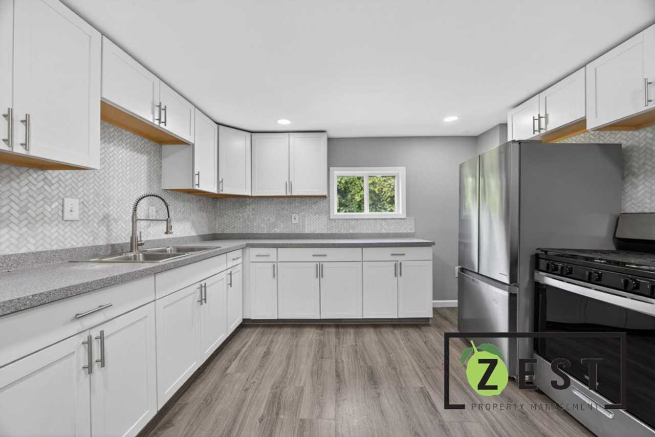 11726 Deering St - Photo 3 of 26