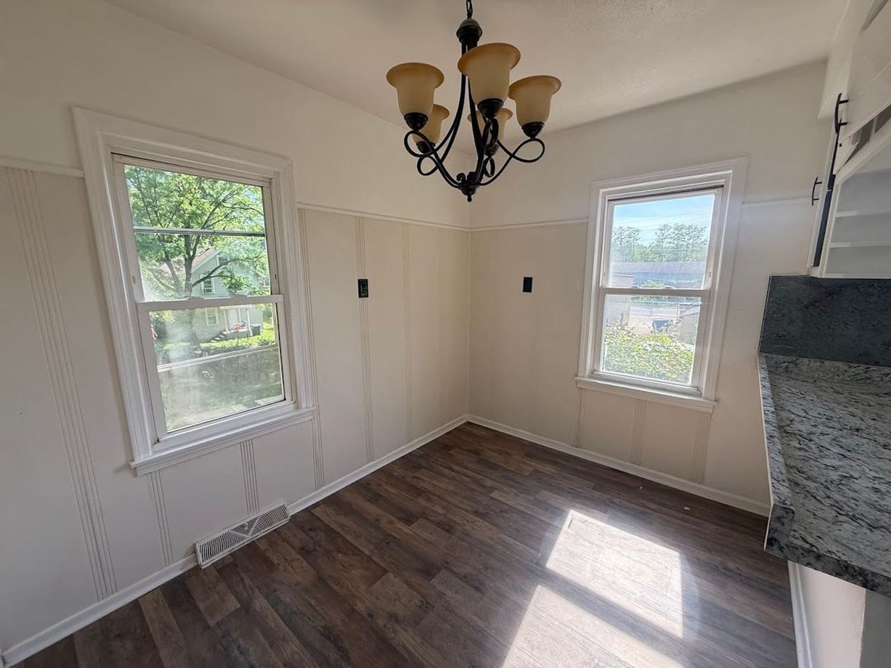 1106 Arnold Ave - Photo 3 of 11