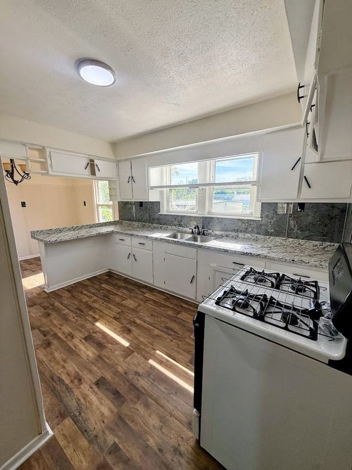1106 Arnold Ave - Photo 5 of 11