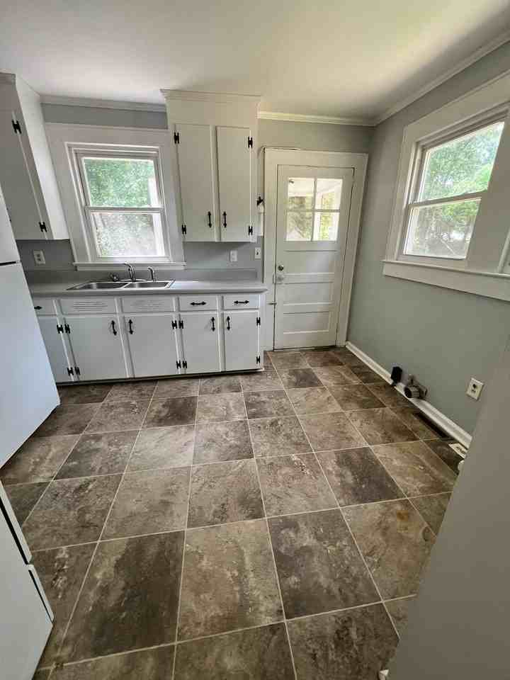 403 Concord Rd - Photo 2 of 10