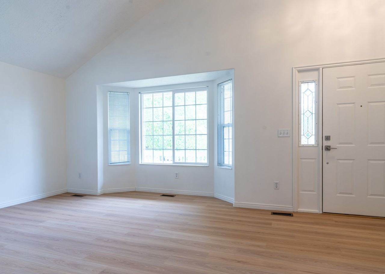 1007 N 525 W - Photo 2 of 21