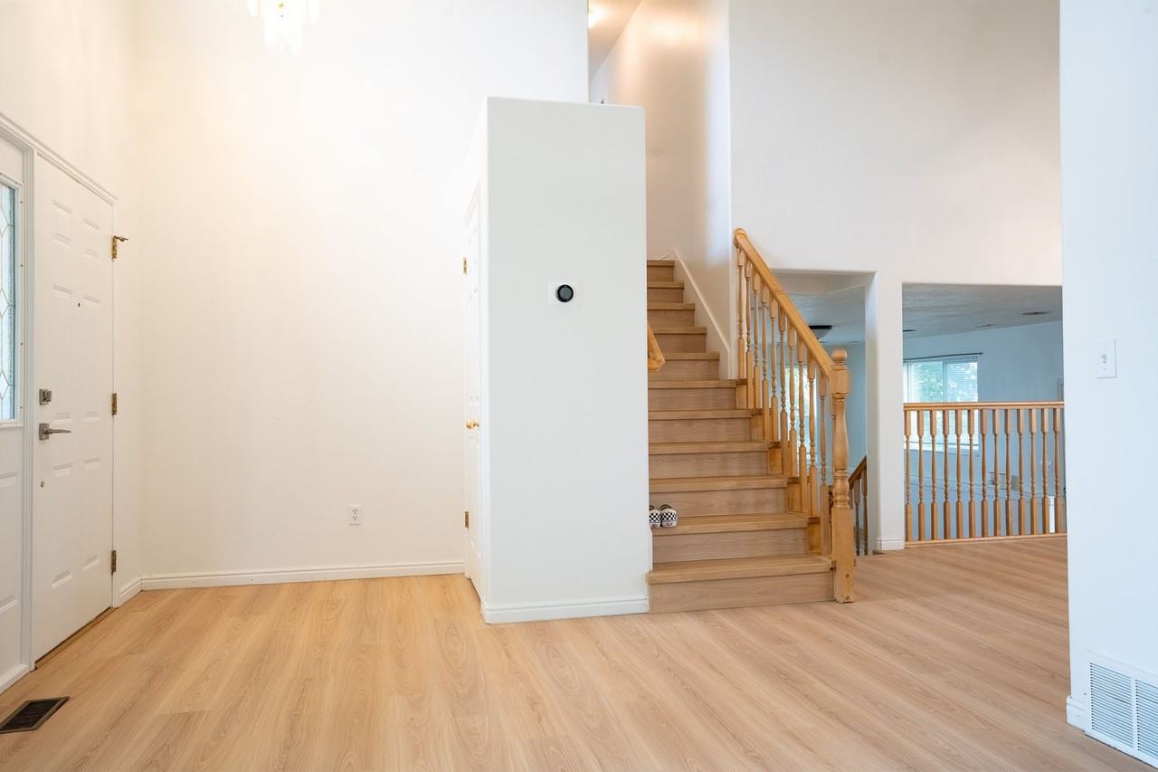 1007 N 525 W - Photo 3 of 21