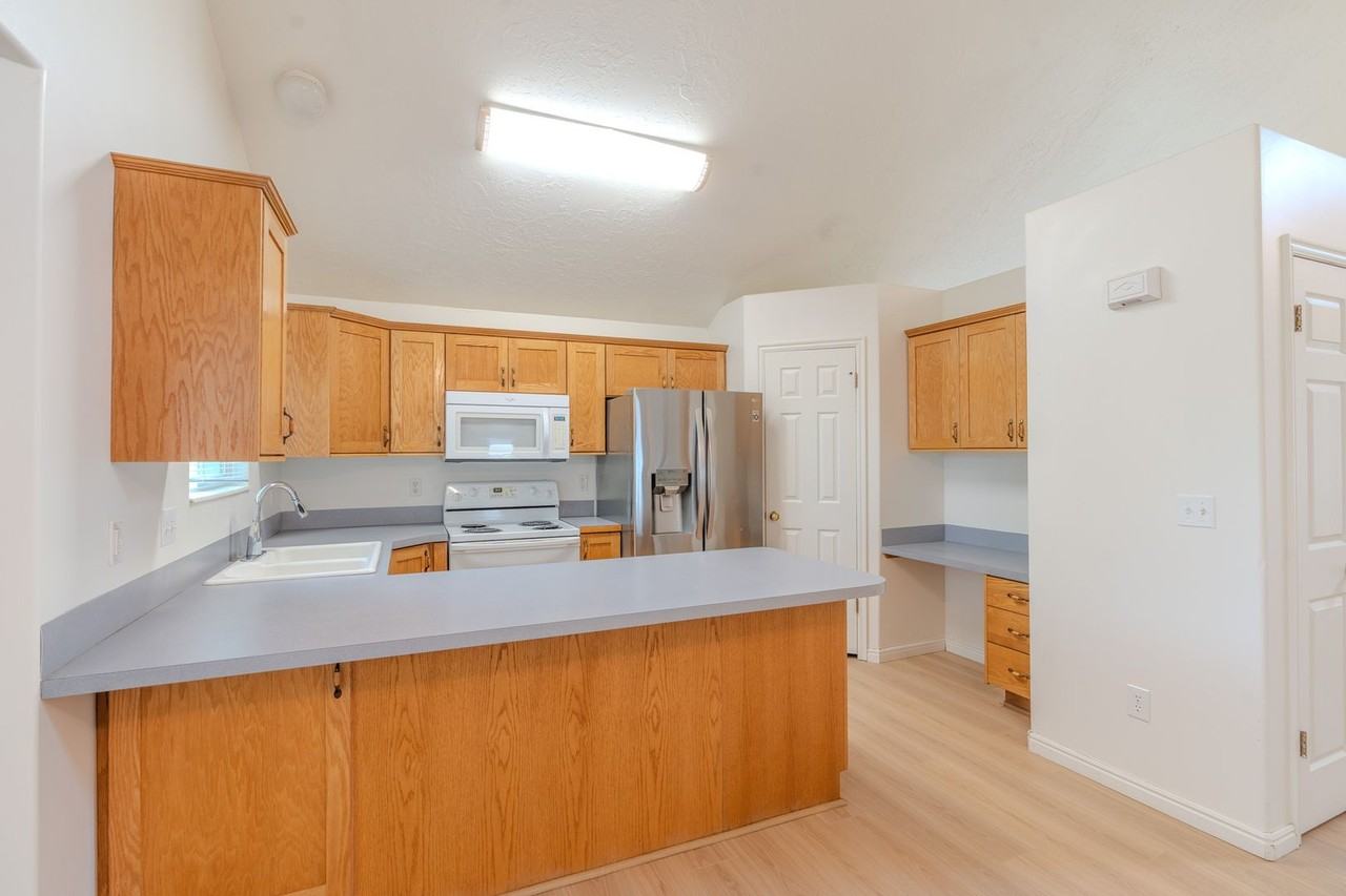 1007 N 525 W - Photo 6 of 21