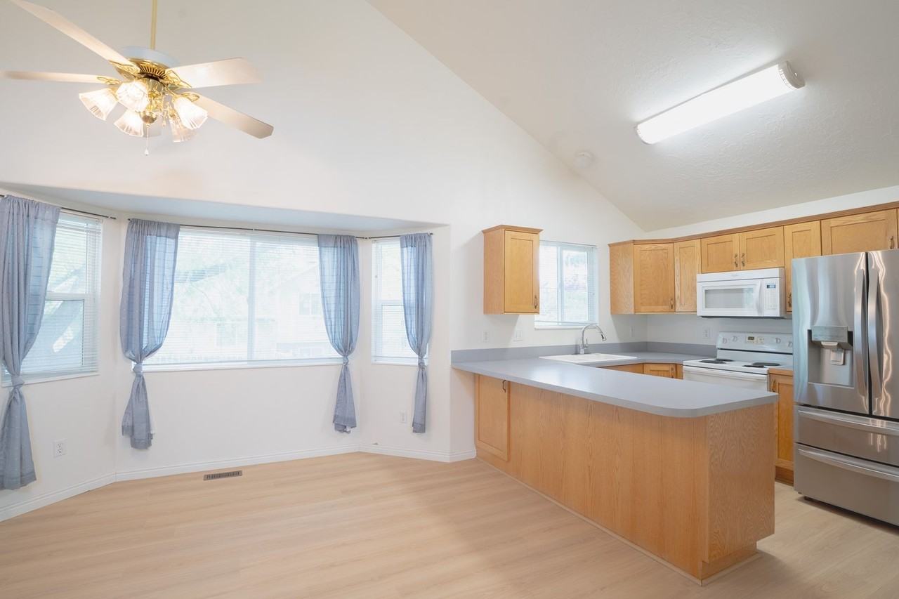1007 N 525 W - Photo 7 of 21