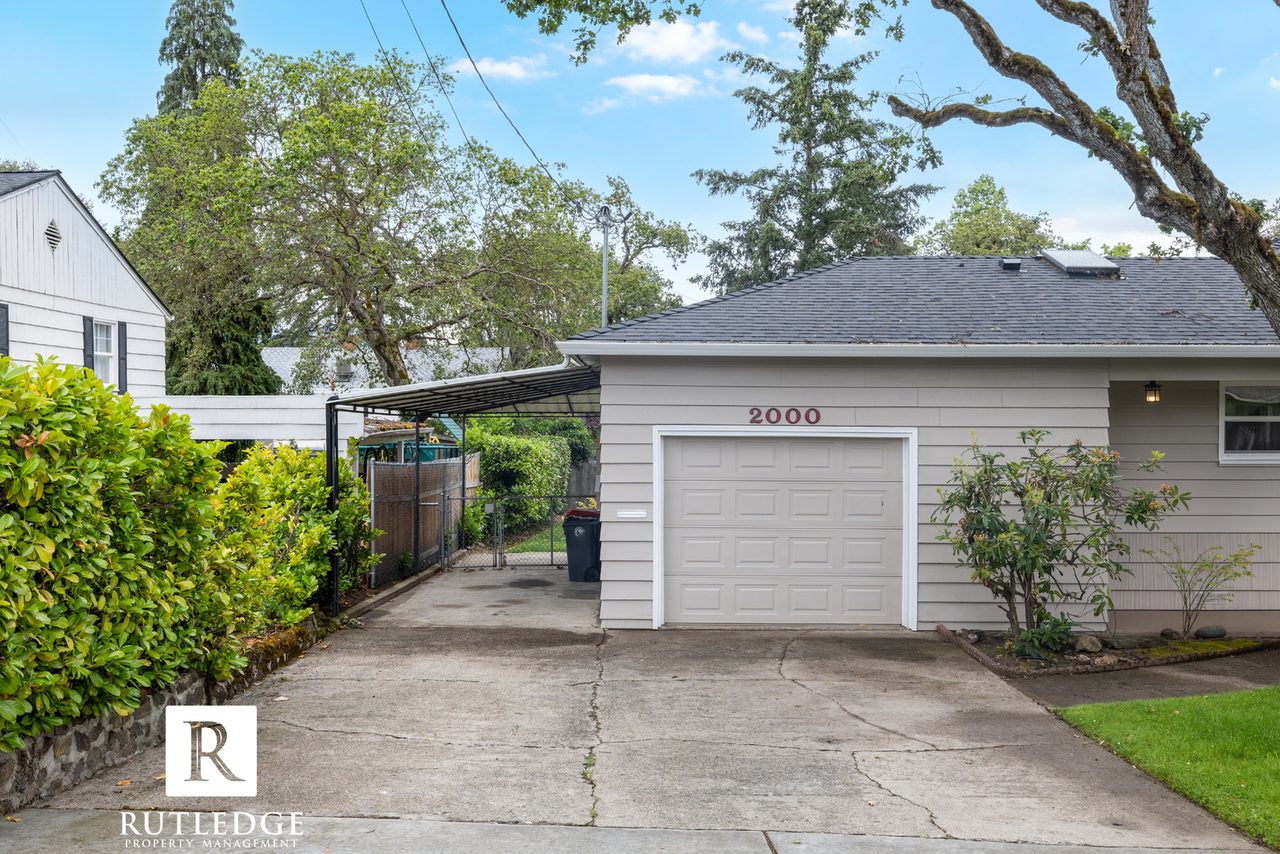2000 Westerlund Dr - Photo 4 of 27
