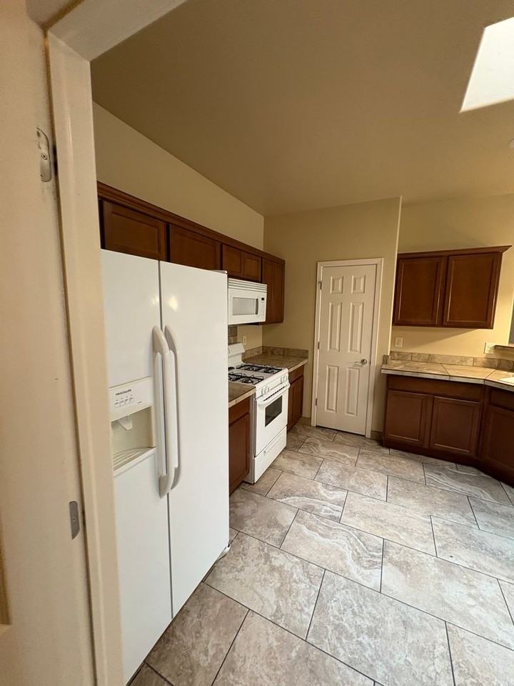 5083 Genesis Ln - Photo 4 of 14