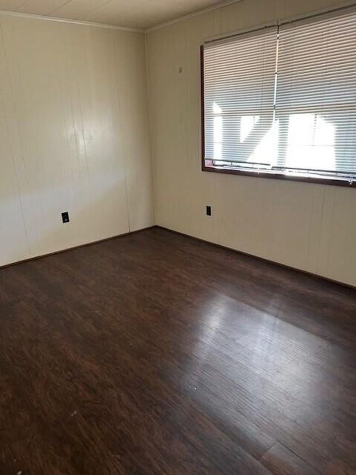 446 Earl Perkins Rd - Photo 7 of 11