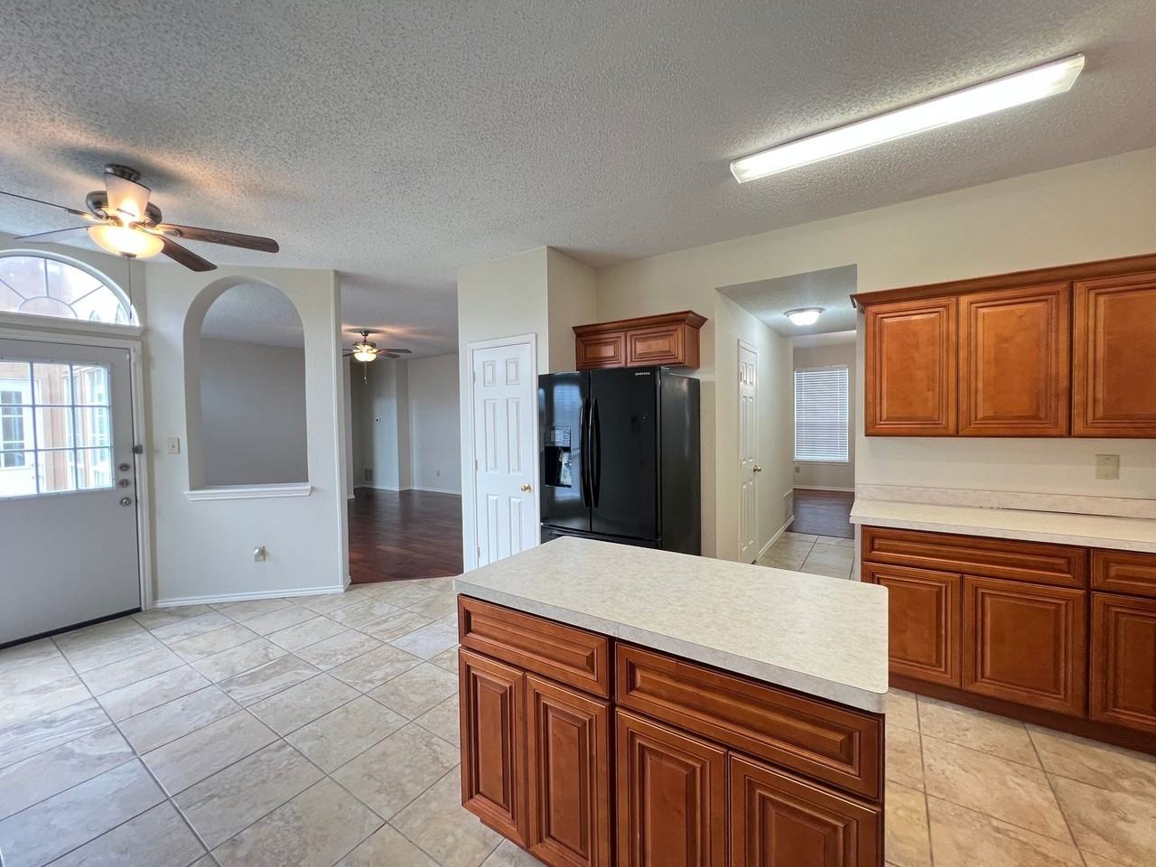 723 Sumner Dr - Photo 4 of 48