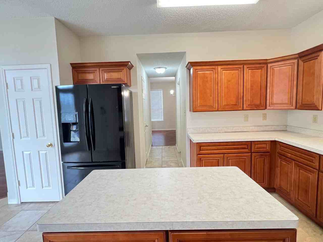 723 Sumner Dr - Photo 5 of 48