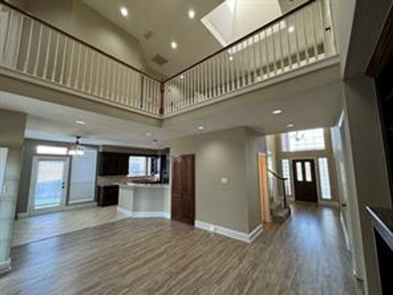 1100 Hunters Creek Dr - Photo 3 of 38
