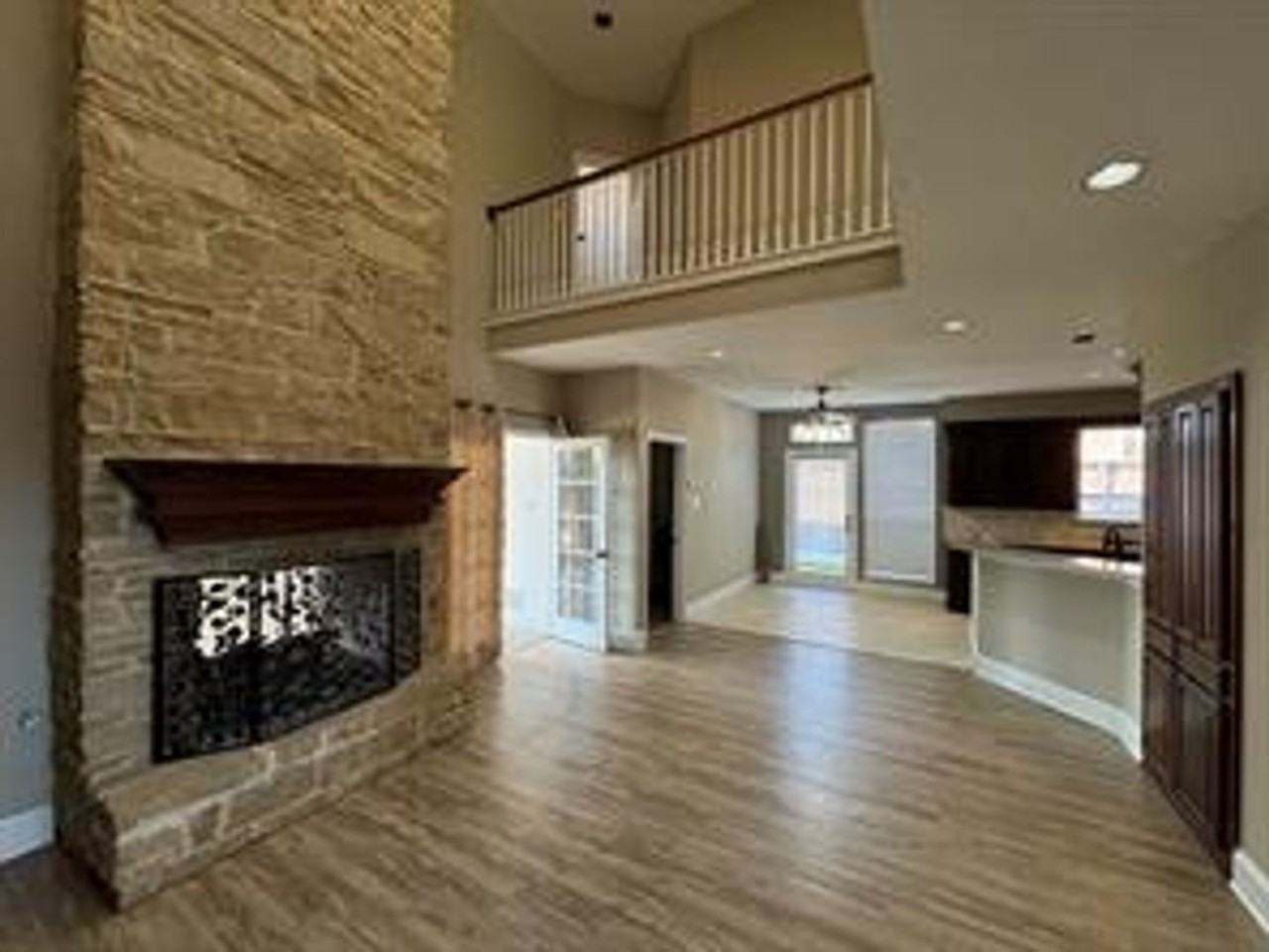 1100 Hunters Creek Dr - Photo 4 of 38