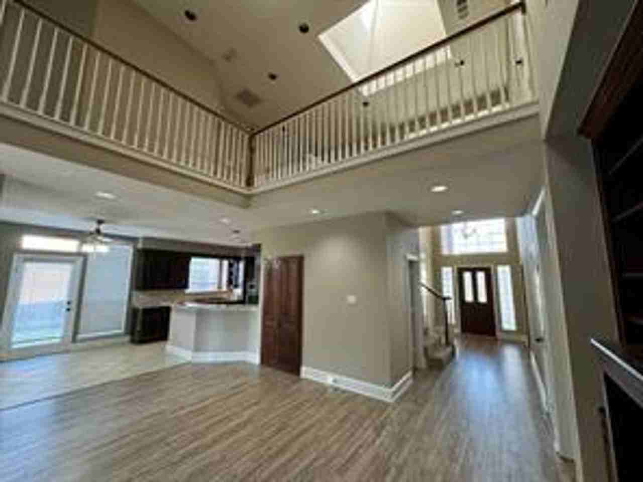 1100 Hunters Creek Dr - Photo 5 of 38