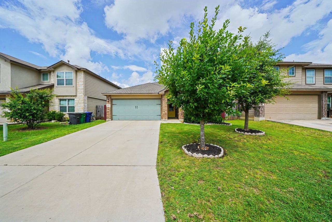 2611 Willow Pond - Photo 2 of 42