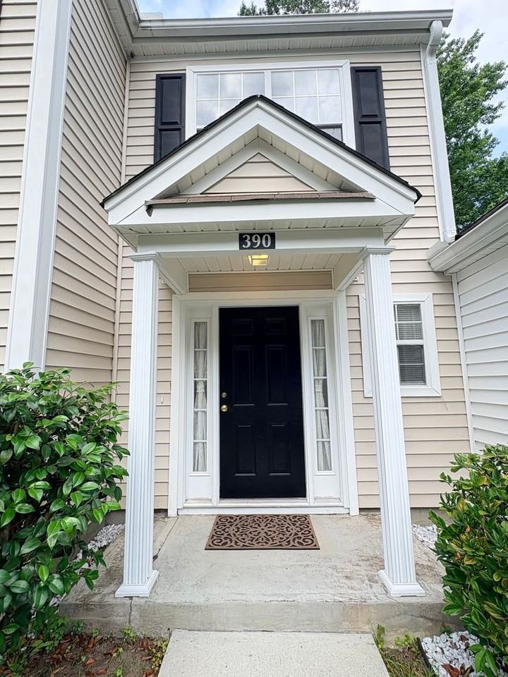 390 Gardners Cir - Photo 2 of 28