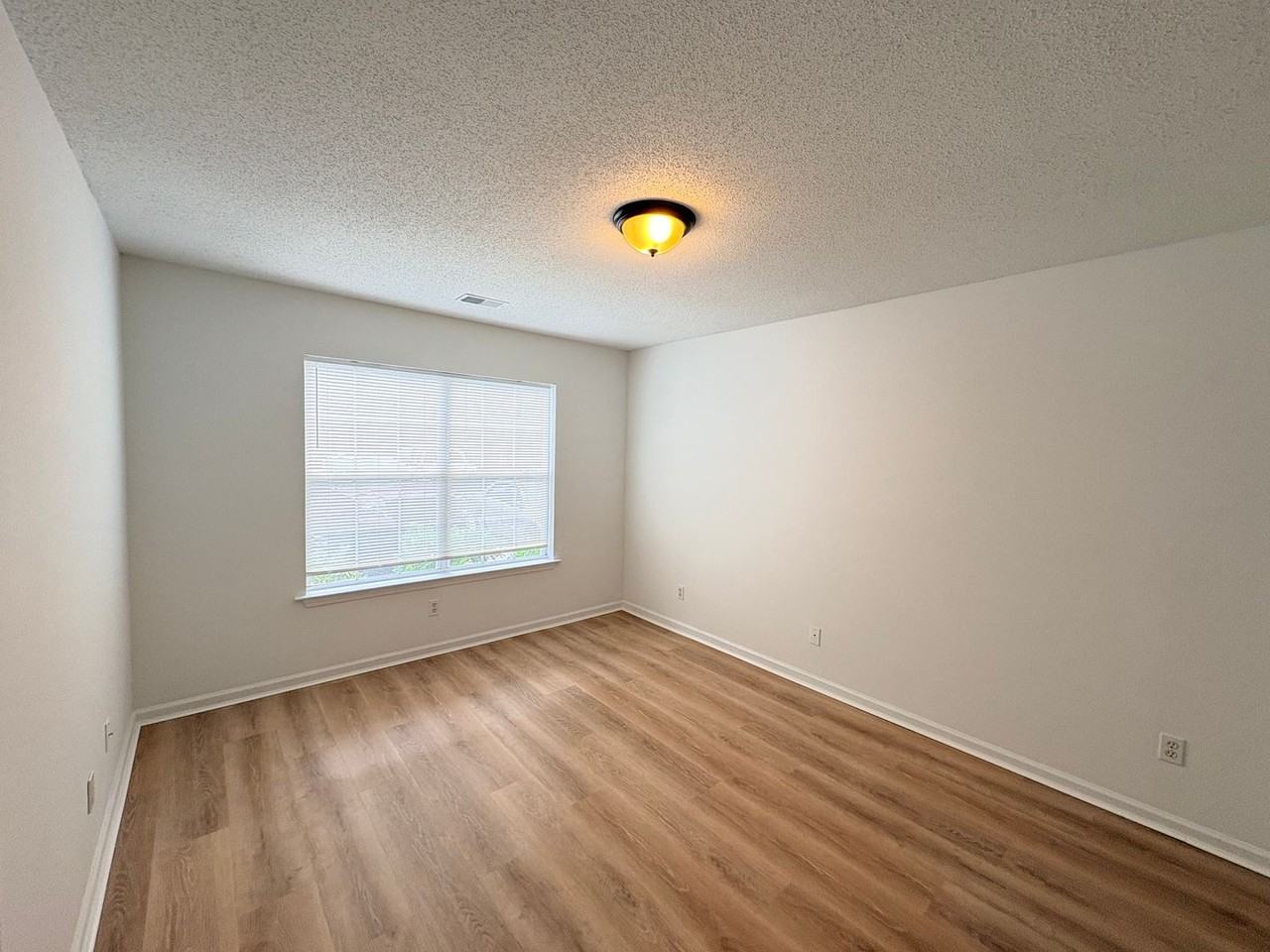 390 Gardners Cir - Photo 7 of 28
