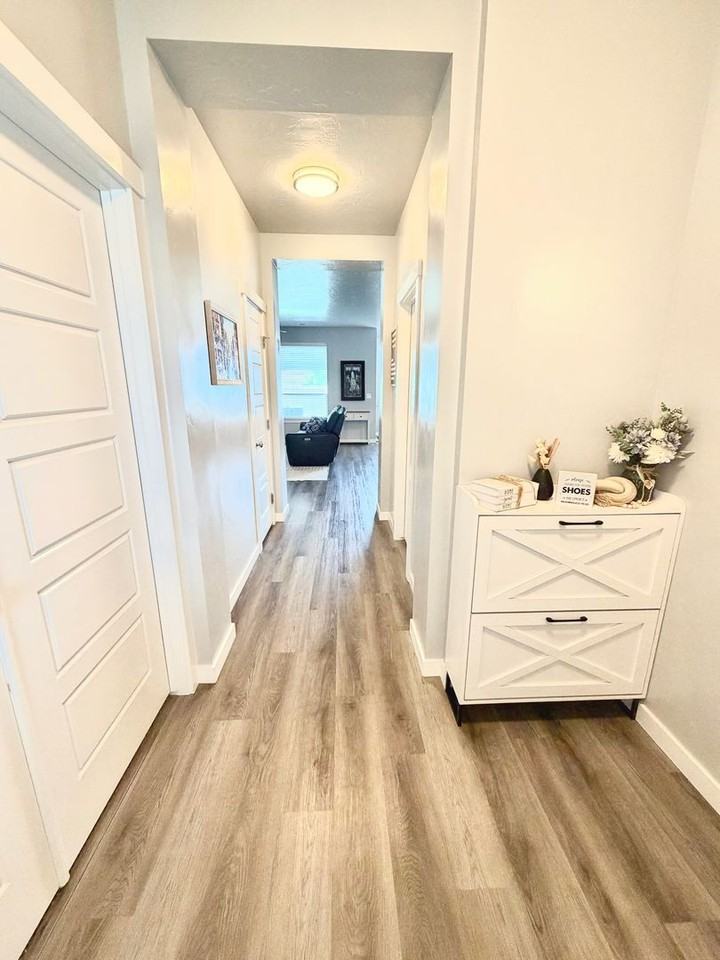 13835 S Baroque Ave - Photo 3 of 33