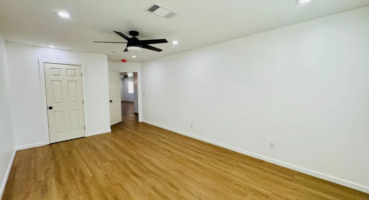 801 S Oleander Ave - Photo 4 of 18